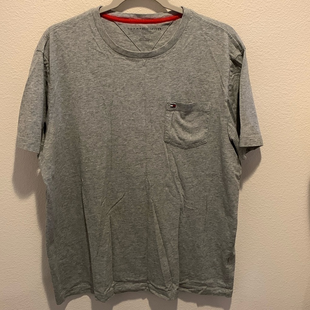 Tommy Hilfiger Mens Gray Tee. Excellent Condition. Size Large.